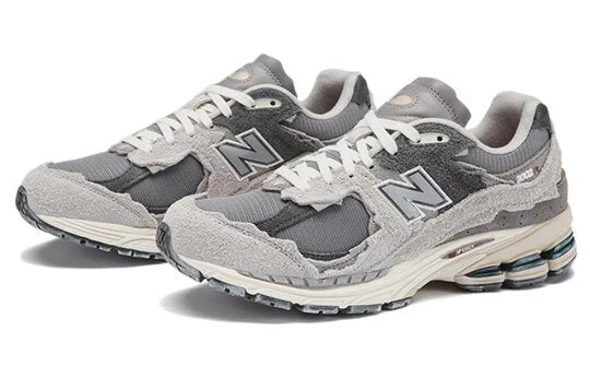 NEW BALANCE 2002R