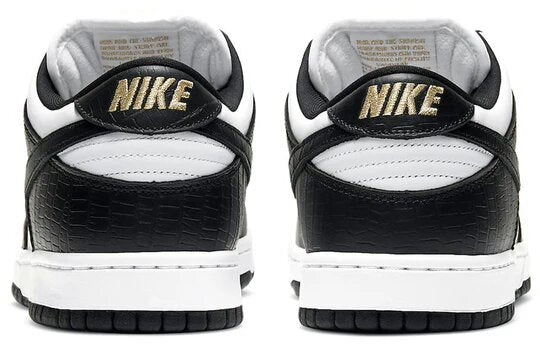 Nike SB Dunk Low - Supreme Black
